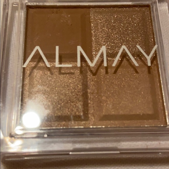 Makeup - Picture 2 of 3